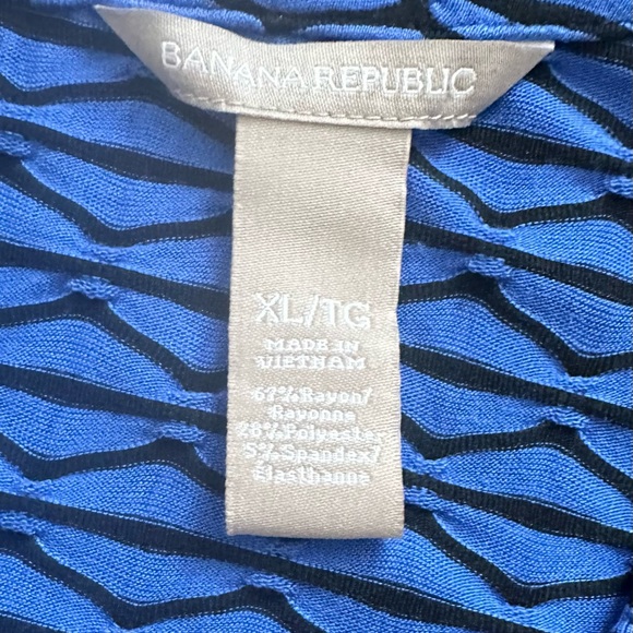 NWOT Banana Republic Geometric Print Top - size XL - Picture 4 of 7